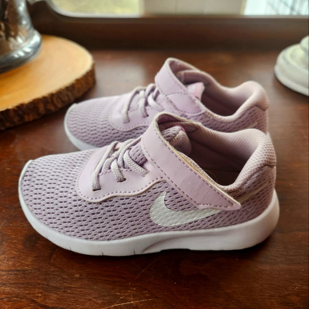 9c light lilac pink girls nikes lightly used